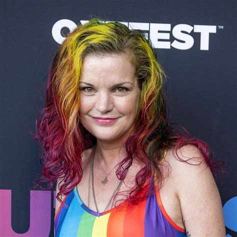 Former NCIS star Pauley Perrette puts her tiny tattoos on display。